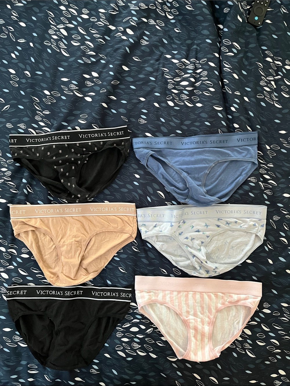 Women’s Victoria Secret Underwear Briefs - NO STAINS, LIKE NEW!+Free PJ short-S